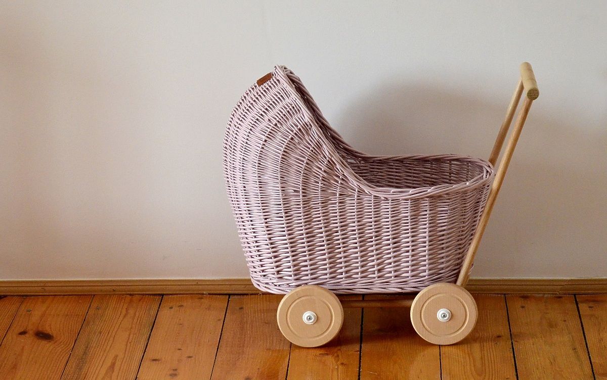 LILU Wicker pram for dolls banaby.ie