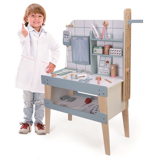 2Kids Toys Wooden Hospital