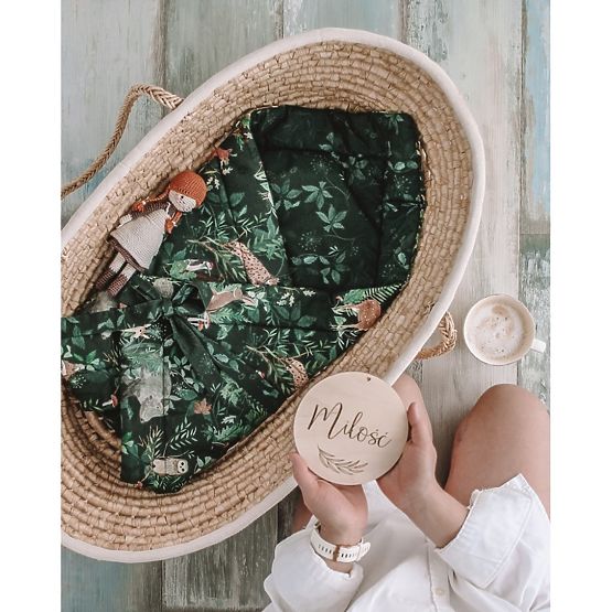 Baby zavinovačka life in forest