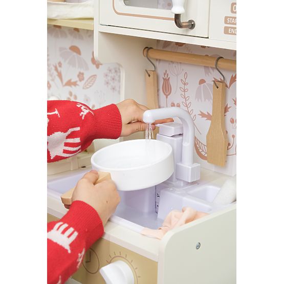 Bianca - Kitchen with Functional Faucet, Washing Machine, and Oven