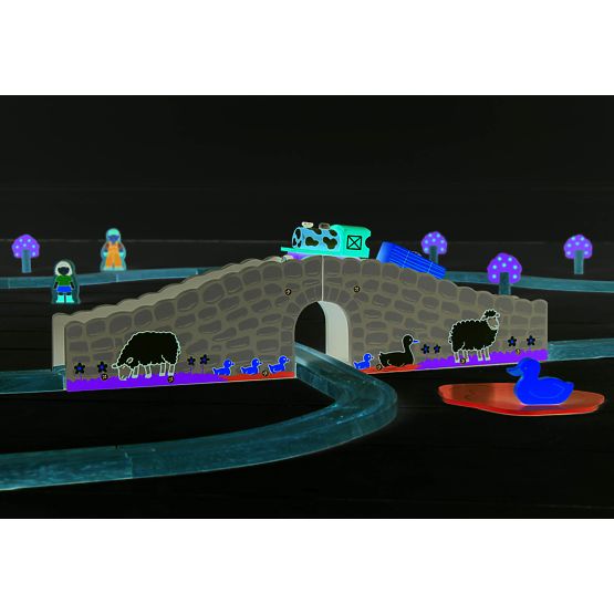 Bigjigs Rail Farm bridge with tunnel