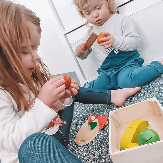 Bigjigs Toys Cutting fruit in a box