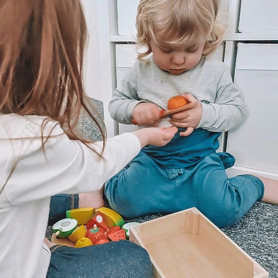 Bigjigs Toys Cutting fruit in a box