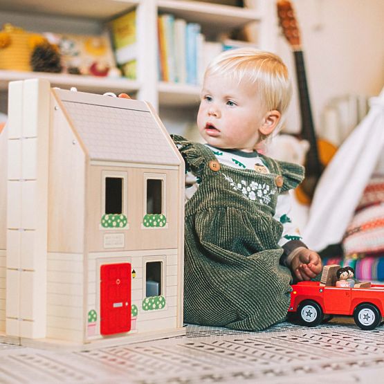Bigjigs Toys Foldable Dollhouse with Accessories