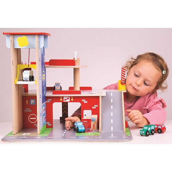 Bigjigs Toys Garage with Parking Lot