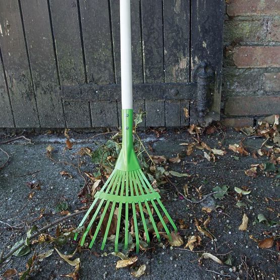 Bigjigs Toys Green Leaf Garden Rake
