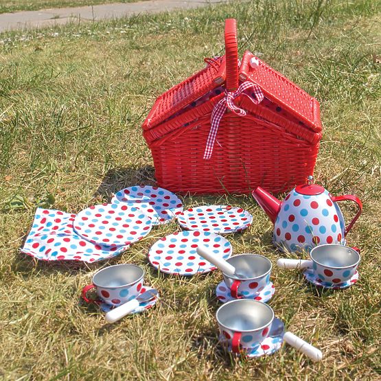 Bigjigs Toys Polka Dot Tea Set in Picnic Basket