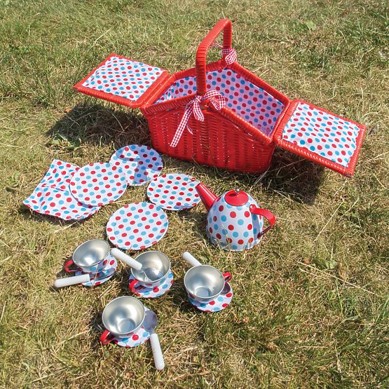 Bigjigs Toys Polka Dot Tea Set in Picnic Basket