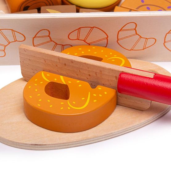 Bigjigs Toys Slicing pastry in a box