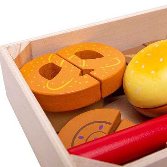 Bigjigs Toys Slicing pastry in a box