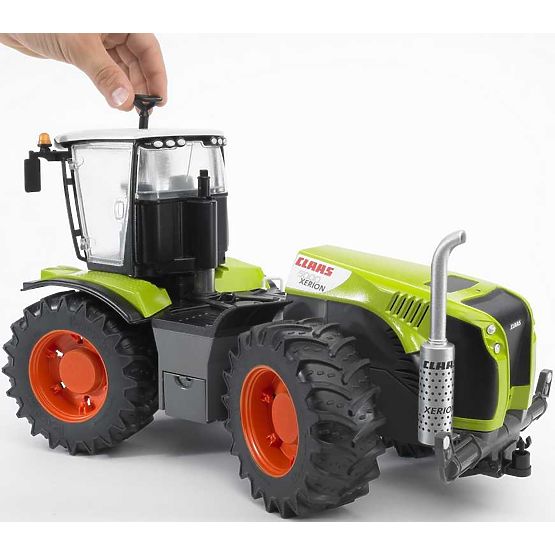 Bruder Tractor CLAAS Xerion