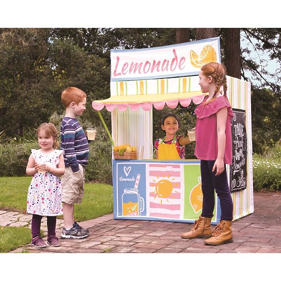 Childlike players house Stand with lemonade
