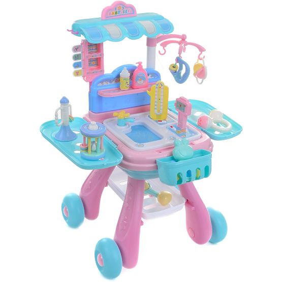 Childlike players set Mom