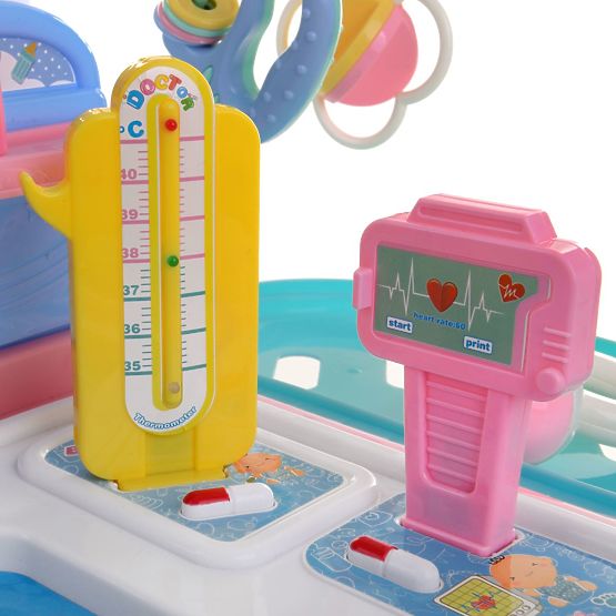 Childlike players set Mom