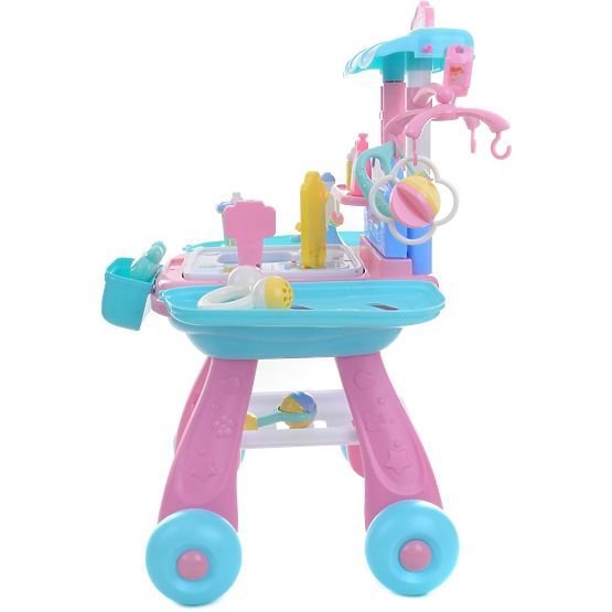 Childlike players set Mom