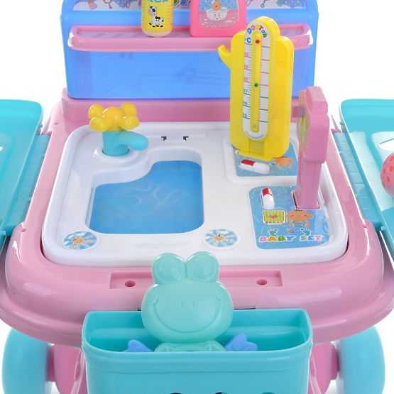 Childlike players set Mom