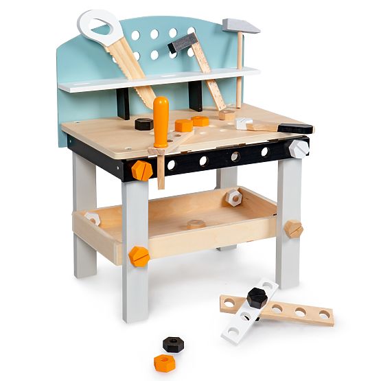Childlike wooden working ponk