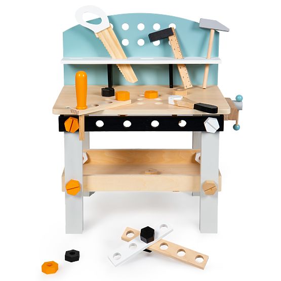 Childlike wooden working ponk