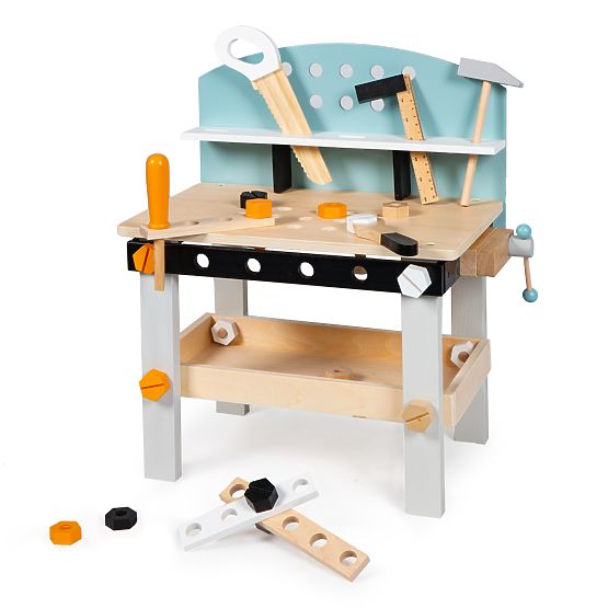 Childlike wooden working ponk