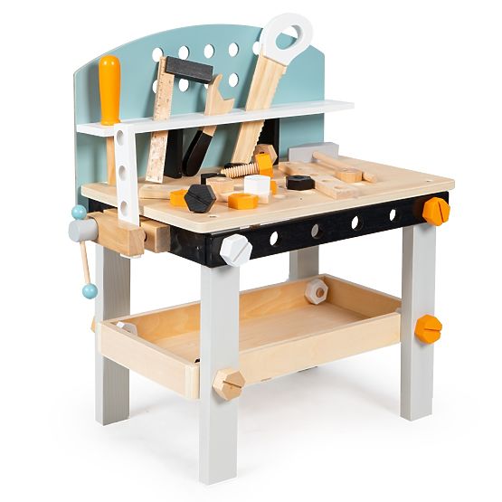 Childlike wooden working ponk