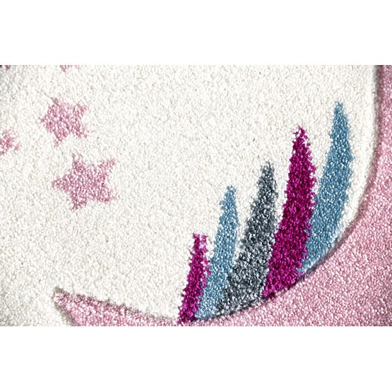 Children round motorcyclepet Unicorn
