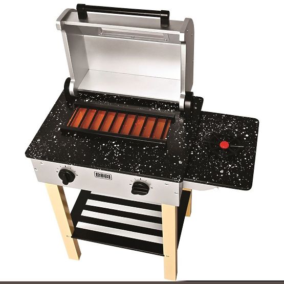 Children's wooden grill with accessories