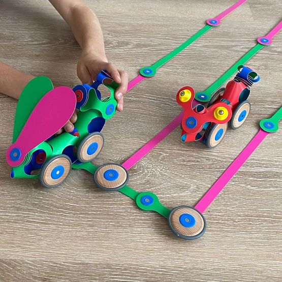 Clixo Set for Creating Magnetic Vehicles