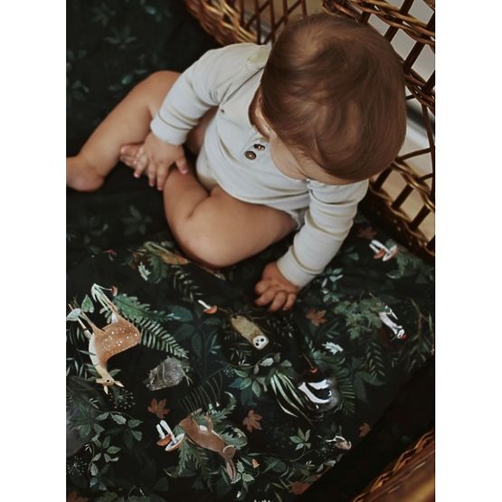 Command sheet with fill Life in the forest