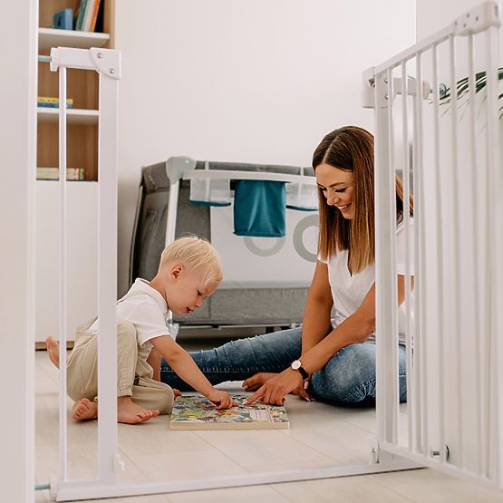 Door/stair safety barrier - white