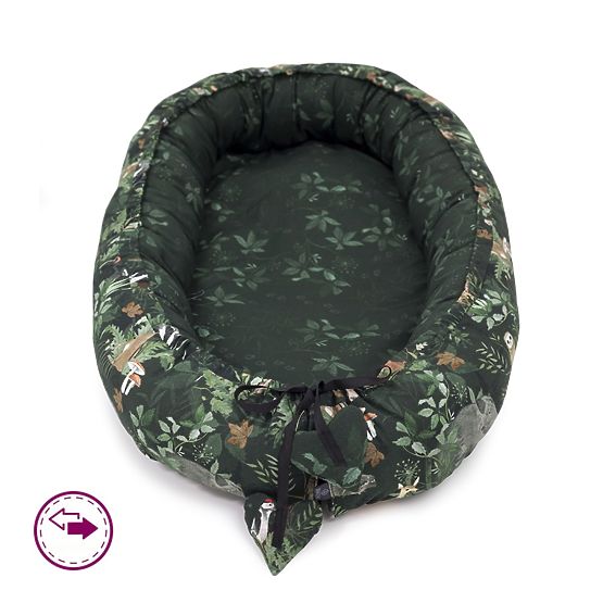 Double-sided nest life in forest