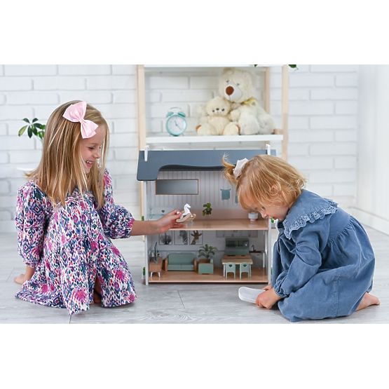 Large Dollhouse Cozy