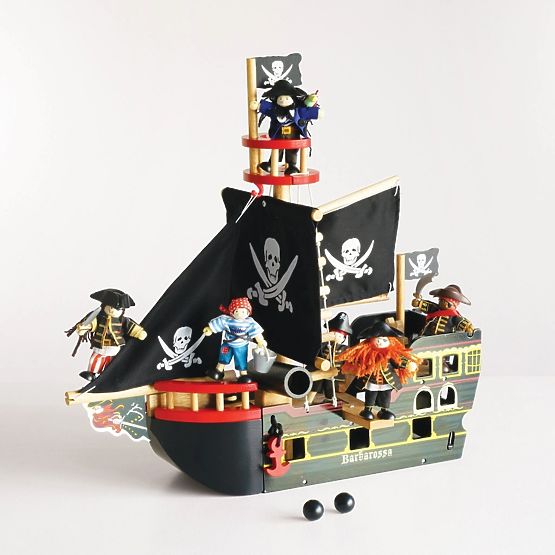 Le Toy Van Pirate figures