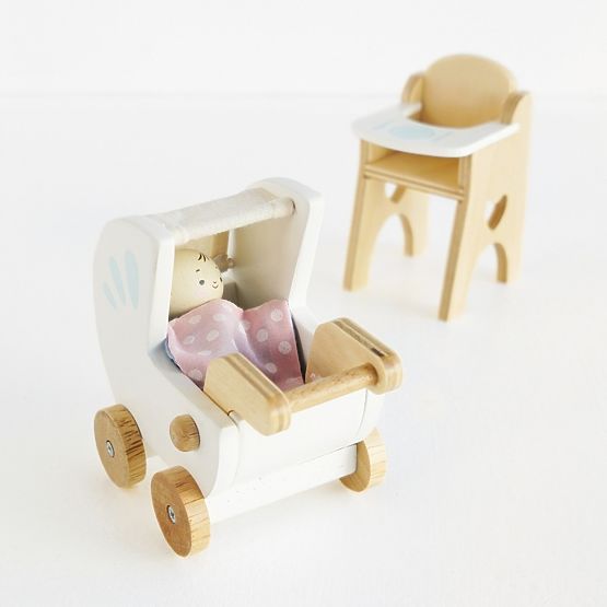 Le Toy Van Set baby with accessories