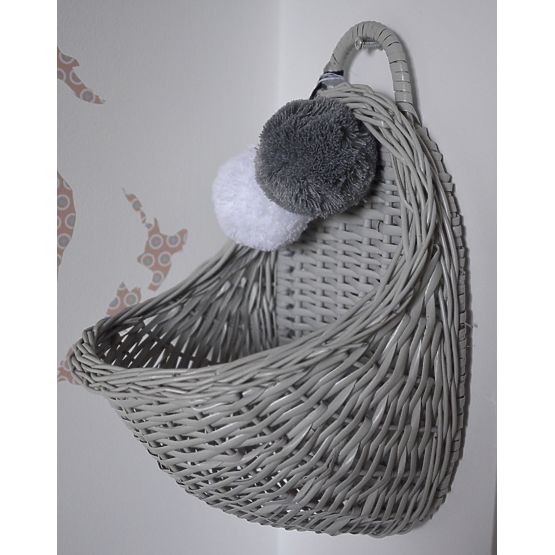 LILU Wicker basket to wall