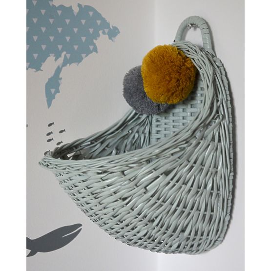 LILU Wicker basket to wall