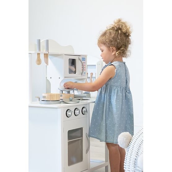 Meggie wooden kitchen with accessories