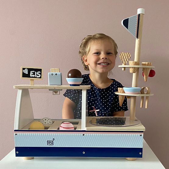 Small Foot Ice Cream Stand