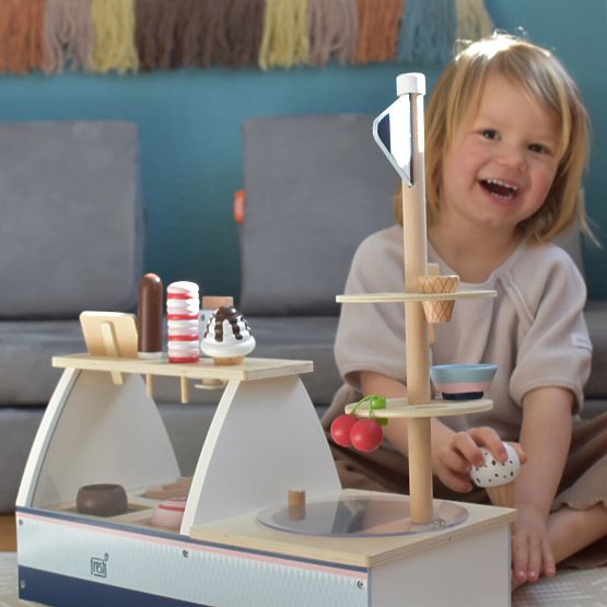 Small Foot Ice Cream Stand