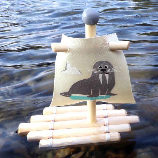 small foot Water Toy - Walrus Raft