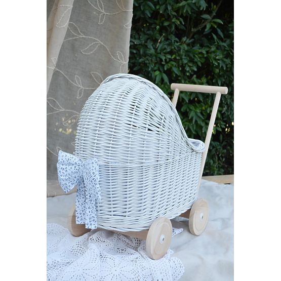 Wicker pram for dolls - white