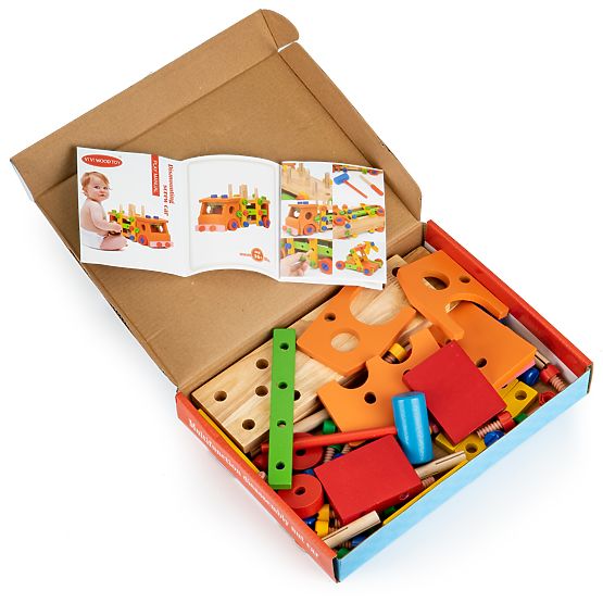 Wooden construction set with tools