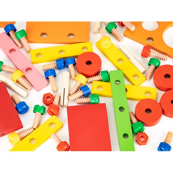 Wooden construction set with tools