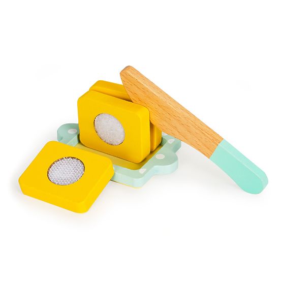 Wooden toaster with accessories