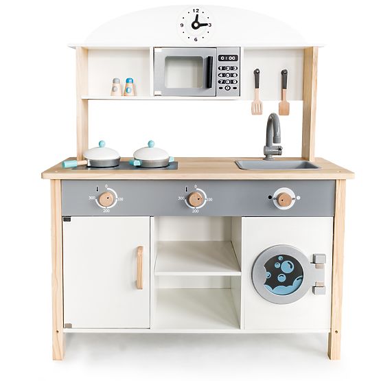 XXL wooden kitchen with accessories